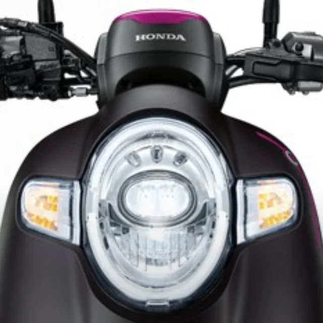 Full LED Headlight ของ Honda Scoopy i รุ่น Club 12 ปี 2019