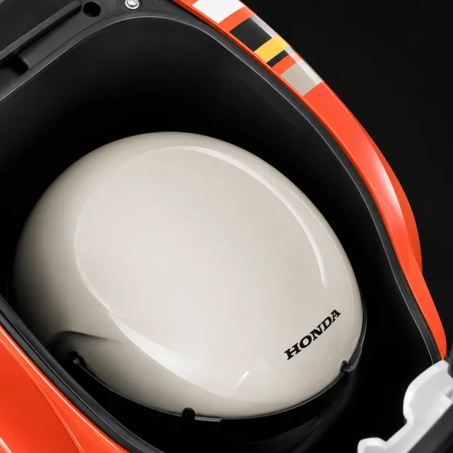 Helmet-In L Size U-Box ของ Honda Scoopy i รุ่น Club12 ปี 2014