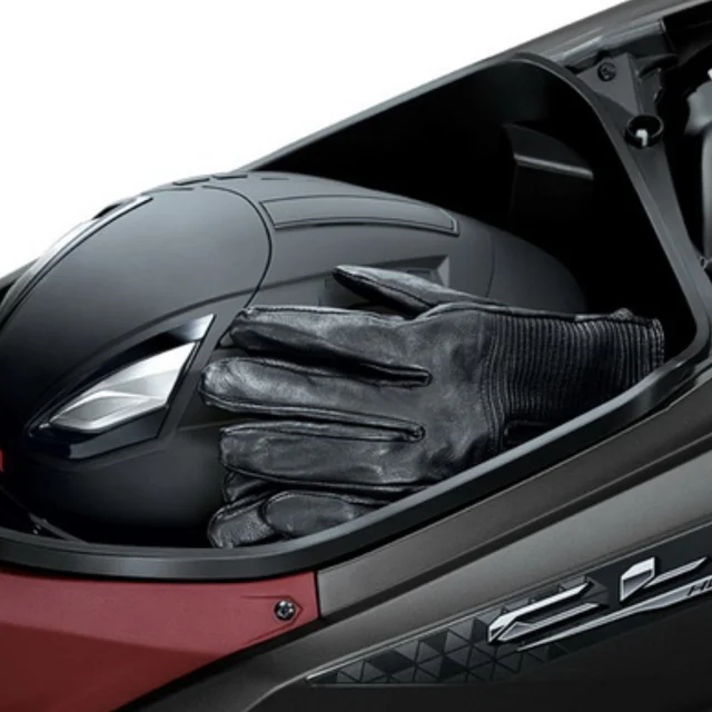 Helmet-in XL U-BOX ของ Honda Click 125i รุ่นล้อแม็ก ปี 2016