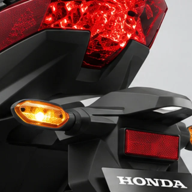 Honda-Click-125i-ปี-2018-รุ่นล้อแม็ก-Dual-LED-Tail-Light