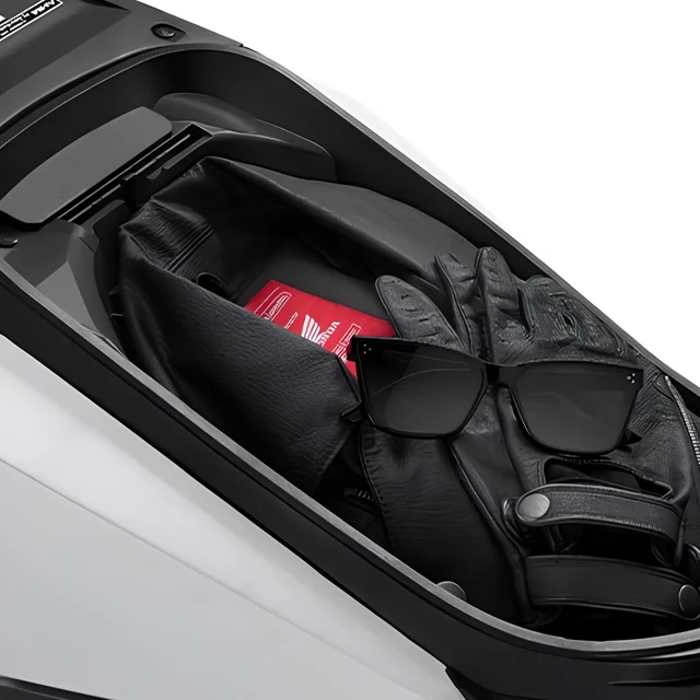 Honda-Click-160i-2022-รุ่น-Standard-CBS-Large-Luggage-Box