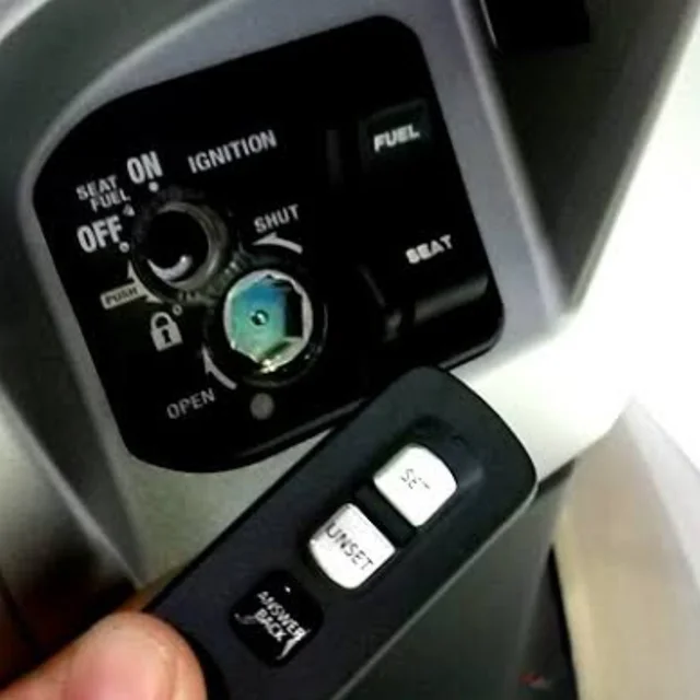Honda PCX150 2015 มี FUEL / SEAT Switch