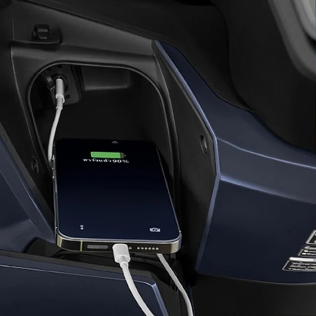USB-C Socket ใน PCX 160 2025 รุ่น RoadSync