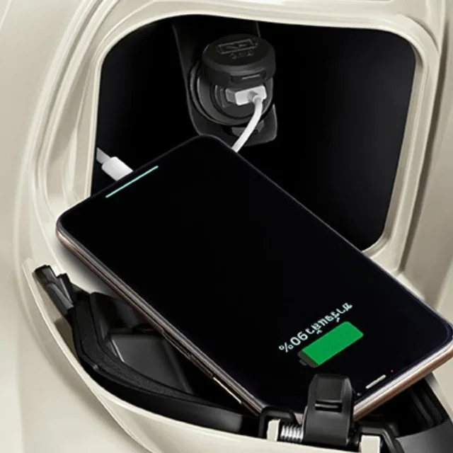 Honda-Scoopy-2022-Urban-USB-Socket