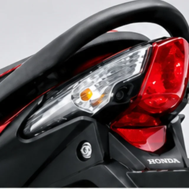 Tail Light Design ของ Honda Wave 110i รุ่นดิสก์เบรกหน้า สตาร์ทเท้า ปี 2012
