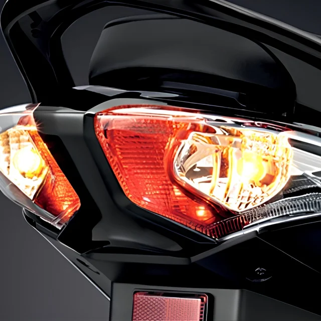 Tail Light with Built-in Indicators ของ Honda Wave 125i รุ่นล้อซี่ลวด สตาร์ทมือ/เท้า ปี 2015